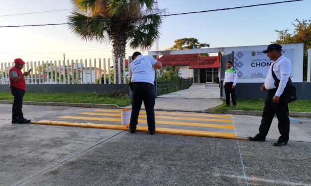 Inician trabajos de señalización vial en diversas calles de Chontla