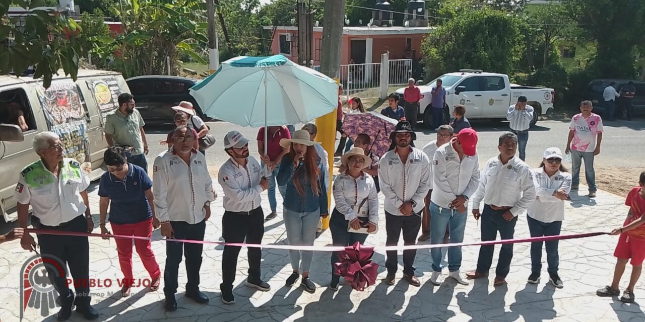 Entrega de pavimentación en la calle Privada San Isidro en Pueblo Viejo