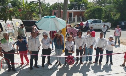 Entrega de pavimentación en la calle Privada San Isidro en Pueblo Viejo