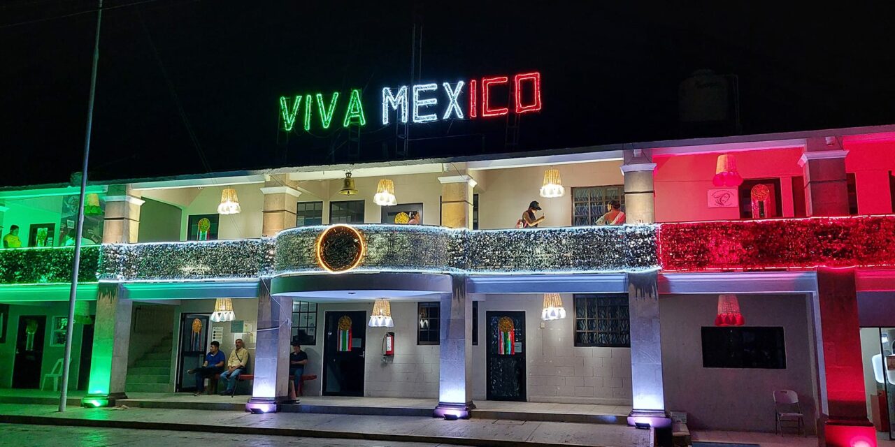 El Palacio Municipal de Citlaltépetl se Engalana en el Mes Patrio
