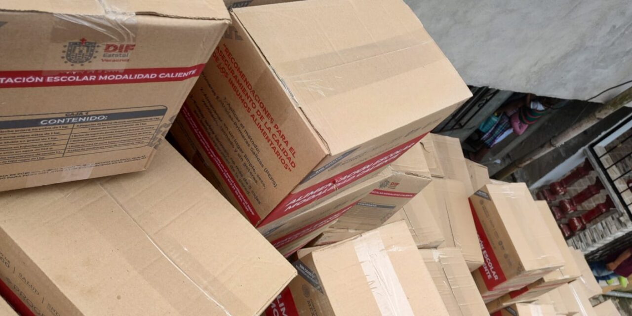 Continúa la entrega de despensas escolares para desayunos calientes en el municipio de Filomeno Mata