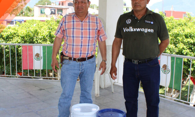 Tepetzintla: Entrega de “botes de pintura