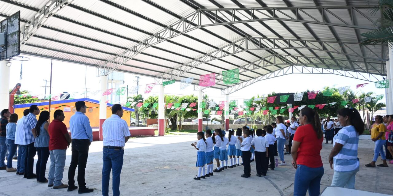 Martínez de la Torre: Rodrigo Calderón entrega otra obra más para la educación