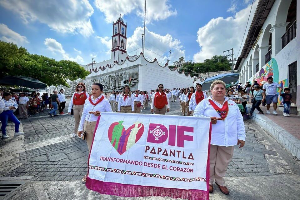 Desfile en el 213 Aniversario de la Independencia en Papantla