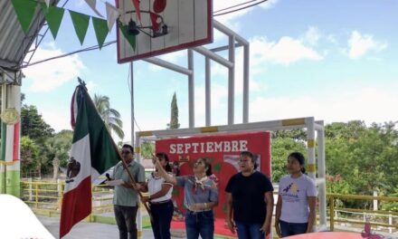 Tepetzintla: Grito de independencia Esc. Cuauhtémoc de la comunidad de tecomate