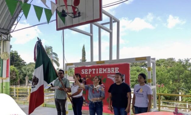Tepetzintla: Grito de independencia Esc. Cuauhtémoc de la comunidad de tecomate