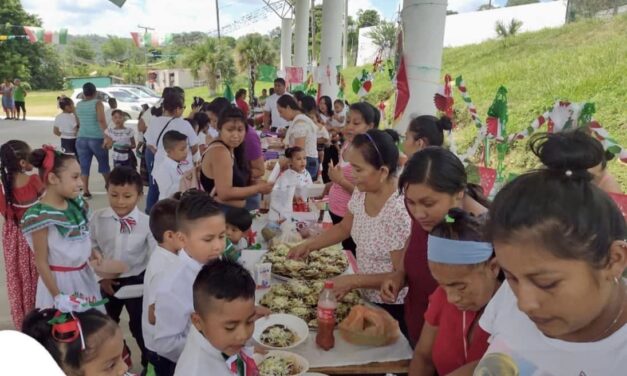Tepetzintla: «Grito de Independencia» en la Esc. Primaria Ignacio Zaragoza de la comunidad de Copaltitla