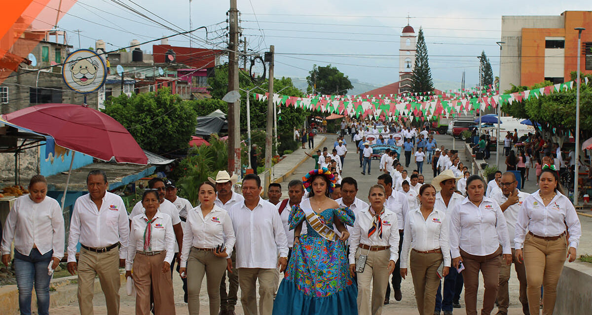 Tepetzintla: Desfile conmemorativo a los 213 años de la independencia de México