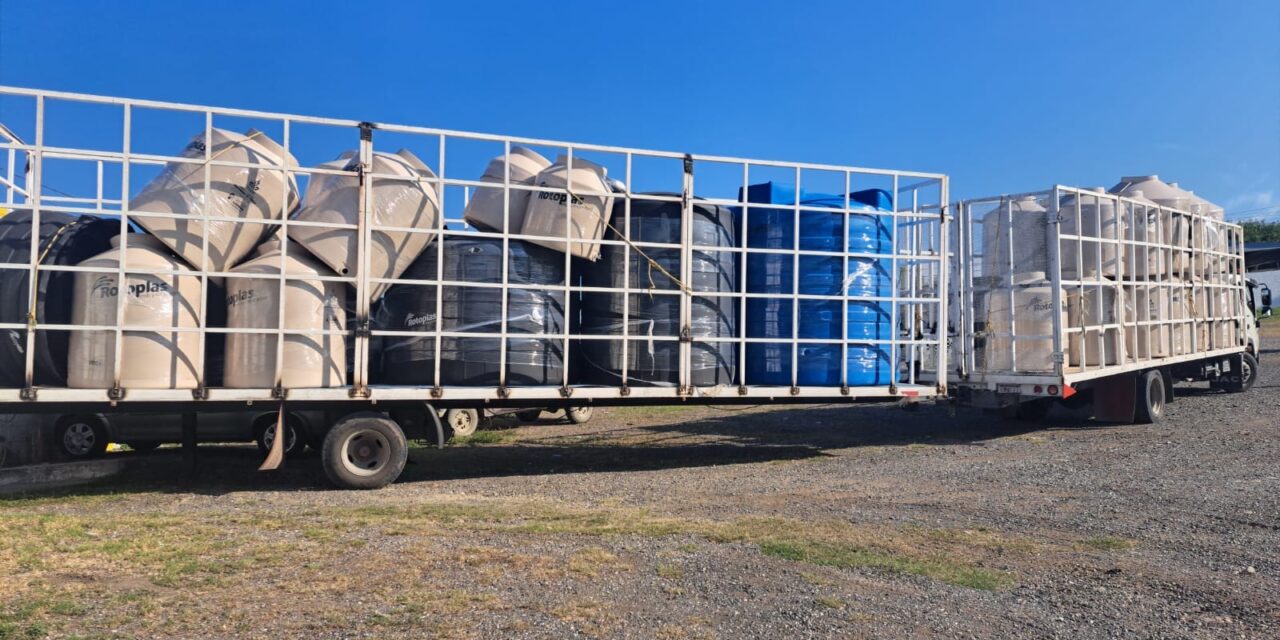Entrega de Rotoplas y Cisternas a Beneficiarios en Ozuluama