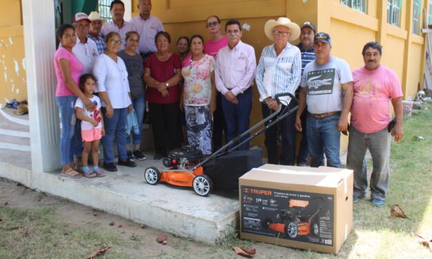 Ozuluama: Entrega de Podadora de Motor a Gasolina a la Capilla de Colonia Moreno