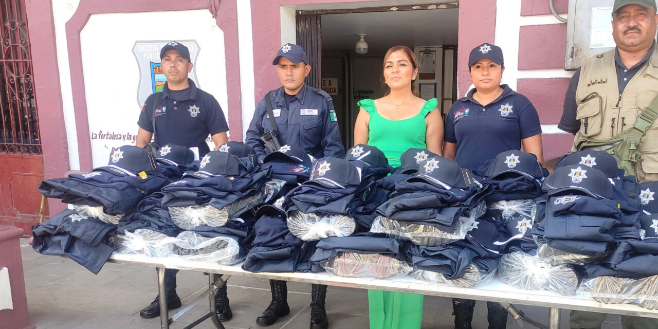 Tempoal: Entrega de Uniformes al Cuerpo Policiaco