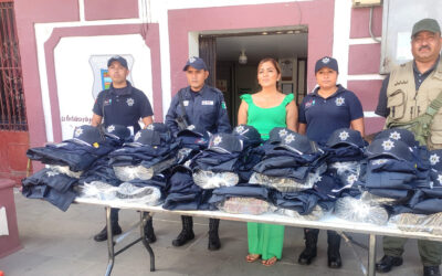 Tempoal: Entrega de Uniformes al Cuerpo Policiaco