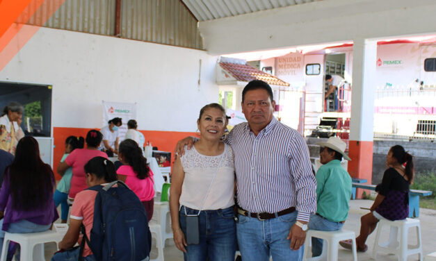 Tepetzintla: alcalde gestiona asistencia medica con el valiosos apoyo de petróleos mexicanos (PEMEX) y el DIF