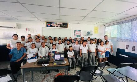 Alumnos del Colegio Cristóbal Colón Aprenden sobre Martínez de la Torre