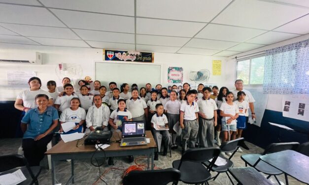 Alumnos del Colegio Cristóbal Colón Aprenden sobre Martínez de la Torre