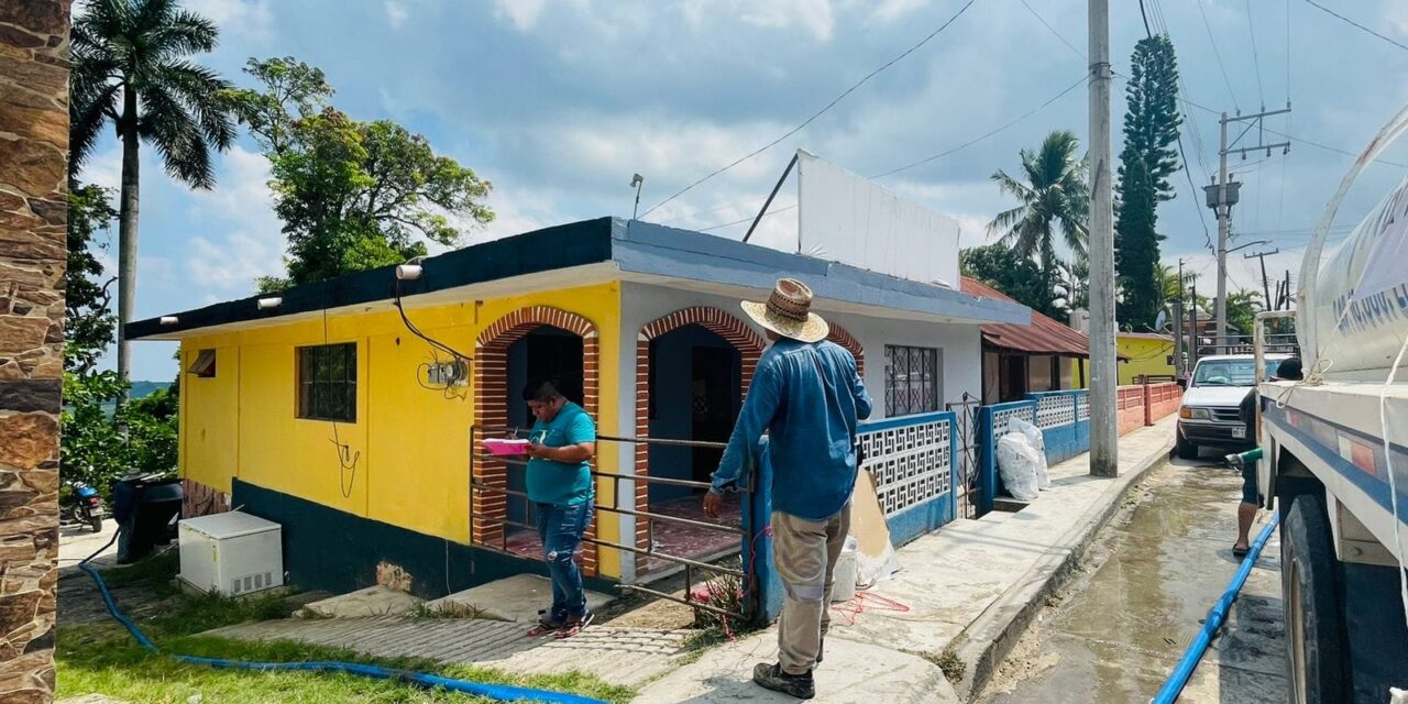Continúa el Apoyo con el Reparto de Agua en Ozuluama a través de Pipas