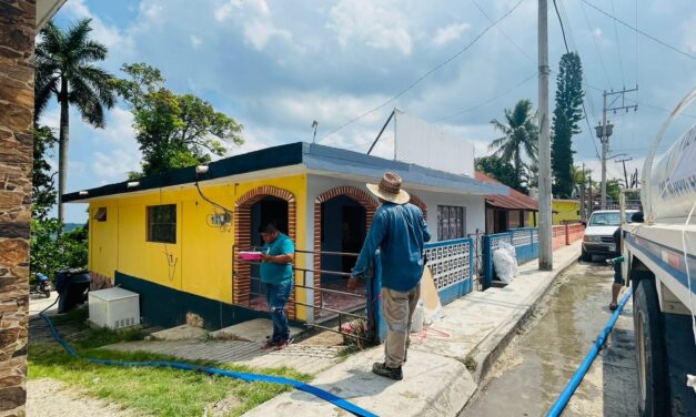 Continúa el Apoyo con el Reparto de Agua en Ozuluama a través de Pipas