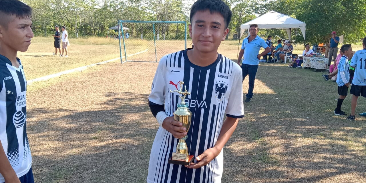 Equipo «Rayados de Ozuluama» Triunfa en el Torneo de Fútbol Soccer