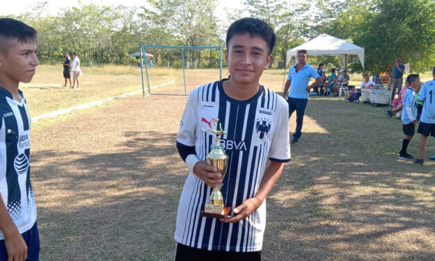 Equipo «Rayados de Ozuluama» Triunfa en el Torneo de Fútbol Soccer