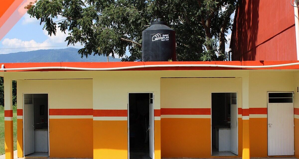 TEPETZINTLA: REHABILITACIÓN DE SANITARIOS EN LA PRIMARIA RICARDO FLORES MAGON
