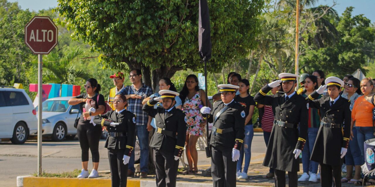Cerro Azul: Conmemoración del 202 Aniversario de la Consumación de la Independencia de México en la Glorieta de Miguel Hidalgo