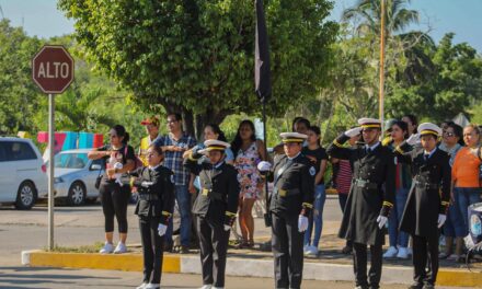 Cerro Azul: Conmemoración del 202 Aniversario de la Consumación de la Independencia de México en la Glorieta de Miguel Hidalgo