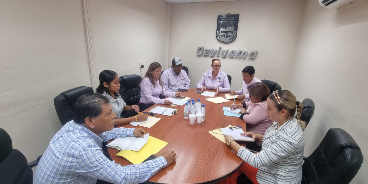 Ozuluama: Reunión con Supervisores Escolares sobre Becas Municipales
