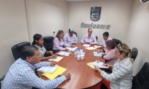 Ozuluama: Reunión con Supervisores Escolares sobre Becas Municipales