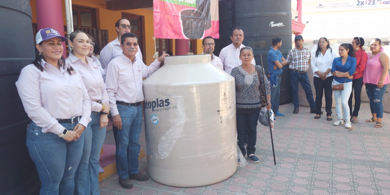 Benefician a más de 640 familias de Ozuluama con el programa almacenamiento adecuado de agua Municipal
