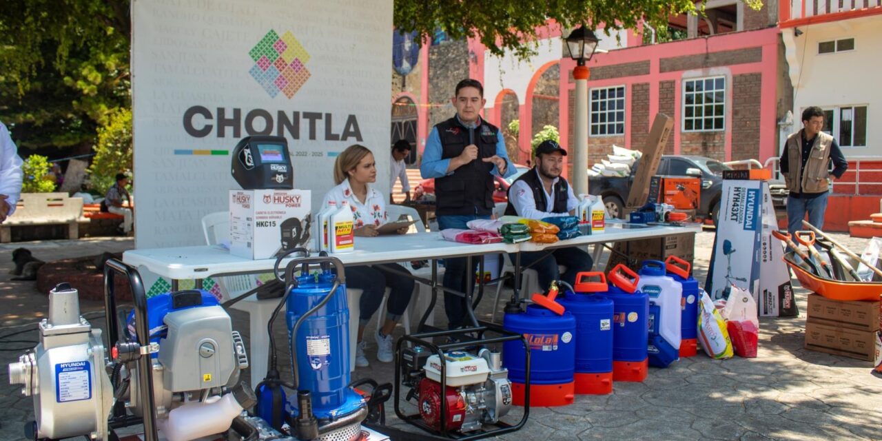 Chontla: Entrega de Tinacos Rotoplas tricapa, bombas y láminas