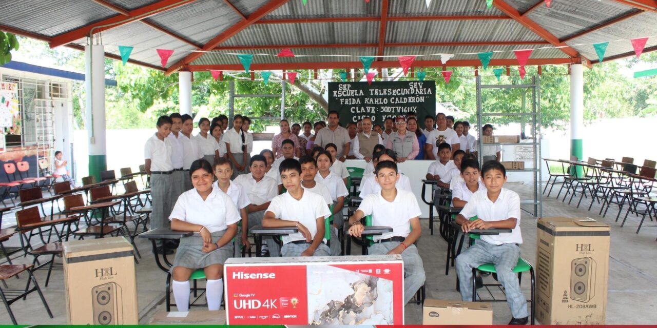 TANTIMA: ENTREGA DE EQUIPO DE CÓMPUTO, MOBILIARIO,TELEVISIÓN, BOCINAS PROYECTOR Y PIZARRÓN A ESCUELA TELESECUNDARIA, GRACIAS A LAS GESTIONES REALIZADAS ANTE ESPACIOS EDUCATIVOS