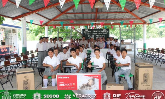 TANTIMA: ENTREGA DE EQUIPO DE CÓMPUTO, MOBILIARIO,TELEVISIÓN, BOCINAS PROYECTOR Y PIZARRÓN A ESCUELA TELESECUNDARIA, GRACIAS A LAS GESTIONES REALIZADAS ANTE ESPACIOS EDUCATIVOS