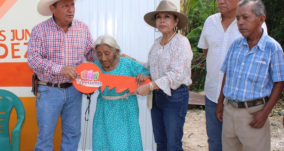 Tepetzintla: Entrega de obra pública, 25 cuartos dormitorios en la zona A Y B de la cabecera Municipal