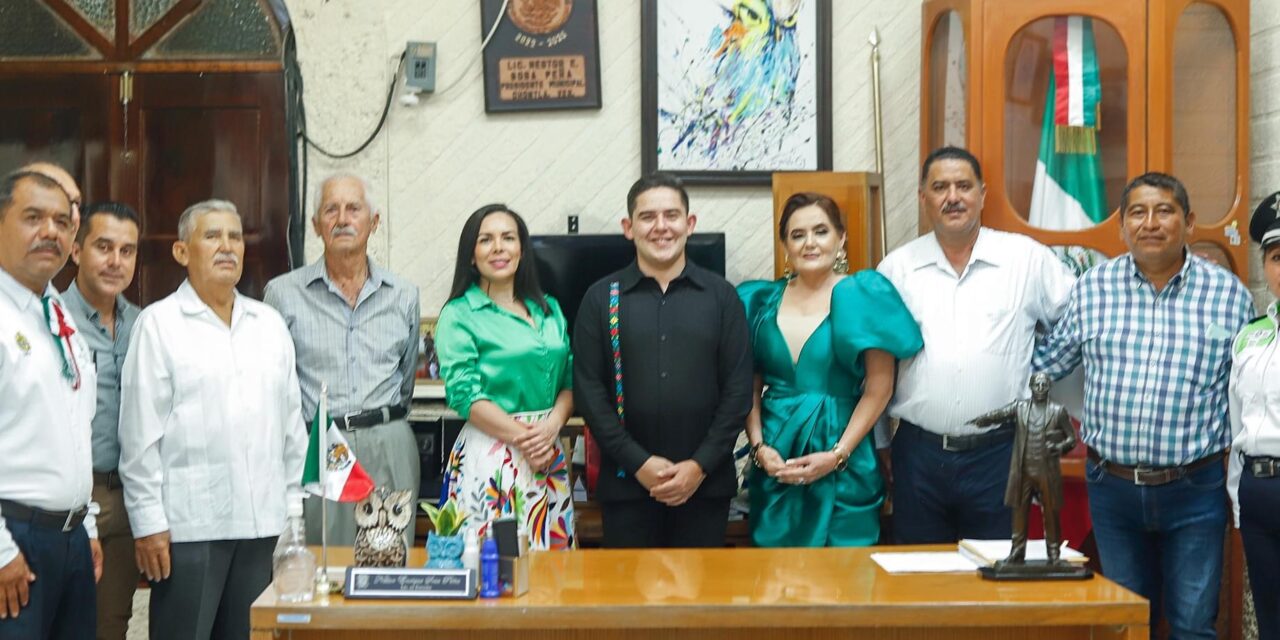 Chontla: El pasado 213 Aniversario del Grito de Independencia desde el Palacio Municipal acompañado