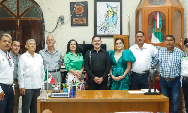 Chontla: El pasado 213 Aniversario del Grito de Independencia desde el Palacio Municipal acompañado