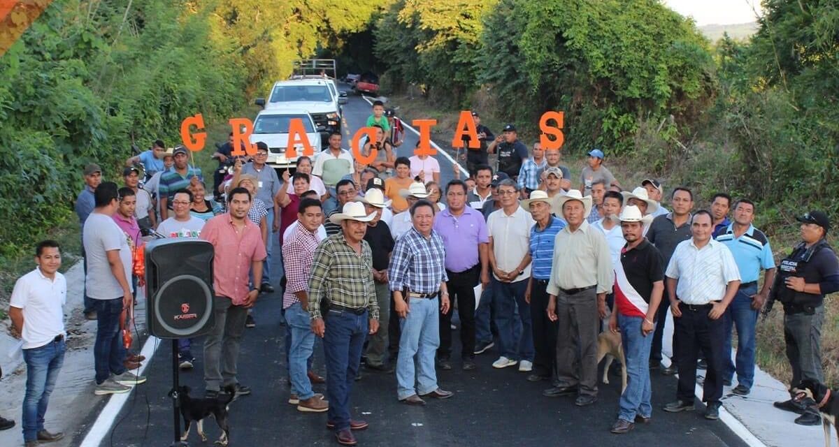 Tepetzintla: inauguración de la construcción de pavimentación con concreto asfáltico segunda y tercera etapa, en el camino tramo la Laja a Juan Felipe