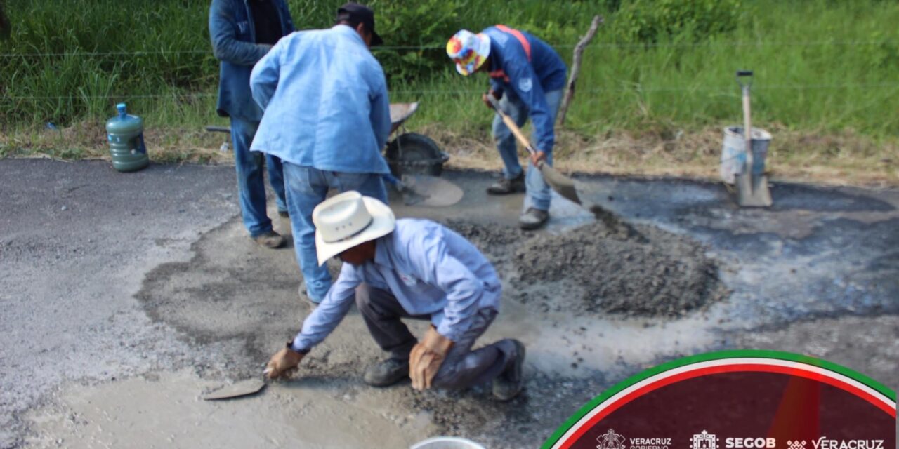 BACHEO EN CARRETERA POR PERSONAL DEL H. AYUNTAMIENTO DE TANTIMA
