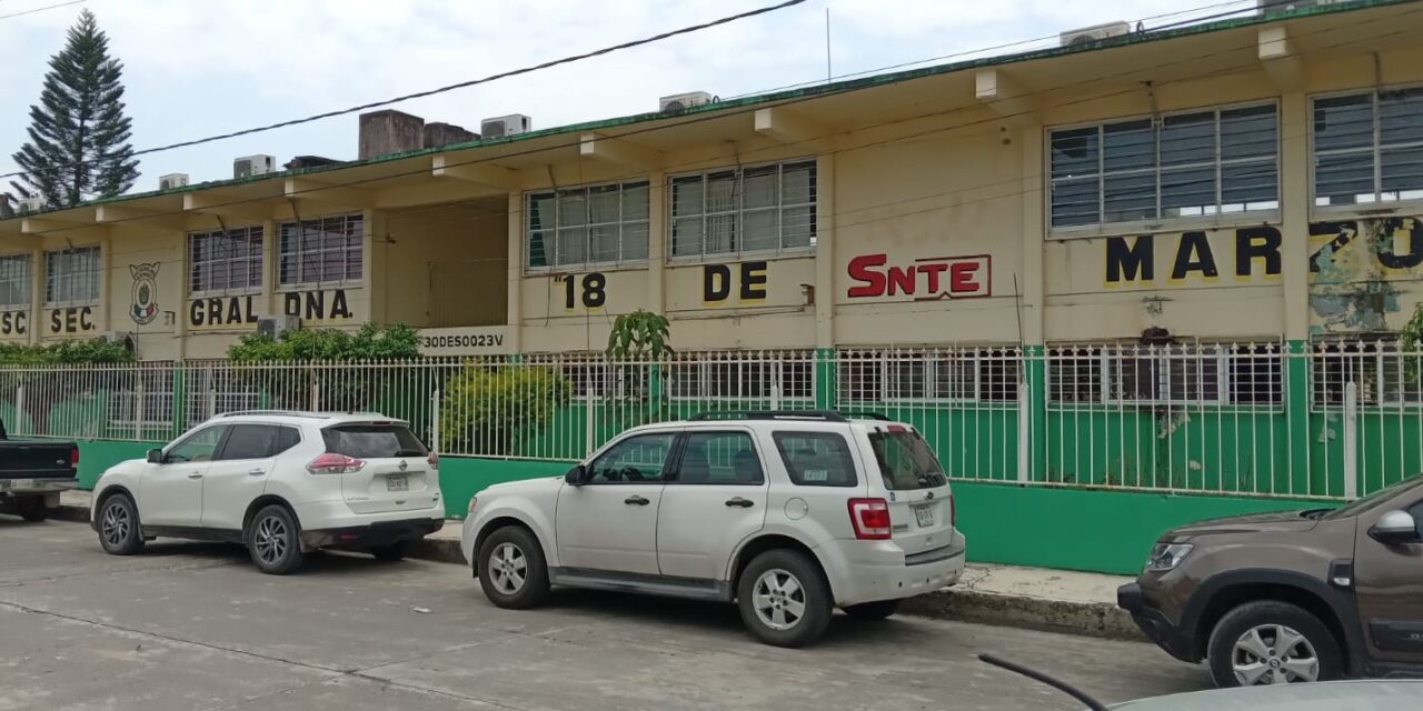 Álamo: Escándalo en la Escuela Secundaria «18 de Marzo»: Profesores se MADREAN