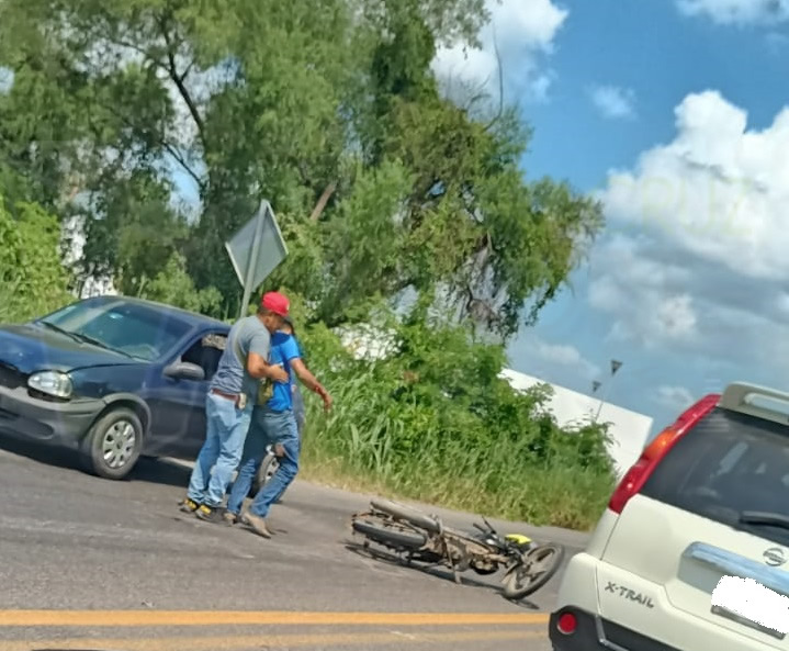 Derrape de Motociclista cerca del Hospital General de Álamo