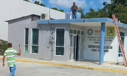 Atienden Rápidamente un Cortocircuito en la Supervisión Escolar en Álamo, Veracruz