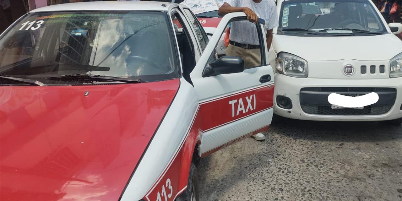 Álamo: Taxista Provoca Daños a Otro Vehículo al Abrir su Puerta en Plena Avenida