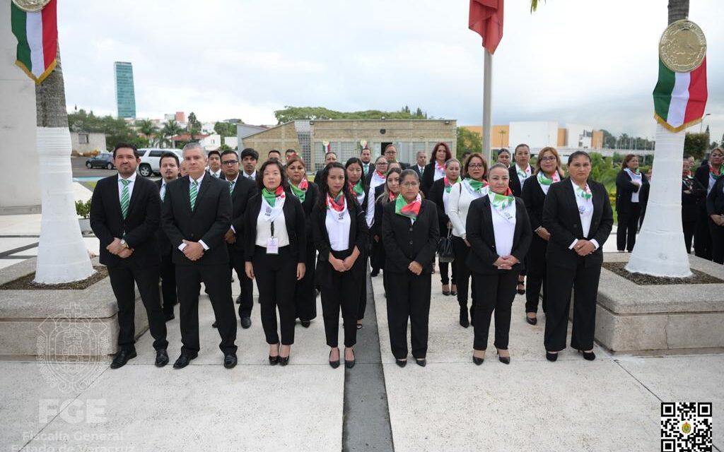 La Fiscal General encabeza ceremonia de honores a la bandera