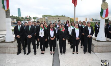 La Fiscal General encabeza ceremonia de honores a la bandera