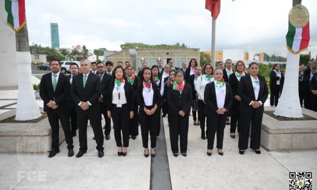 La Fiscal General encabeza ceremonia de honores a la bandera