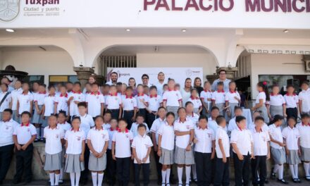Tuxpan: Participa primaria José L. Garizurieta en Lunes Cívico