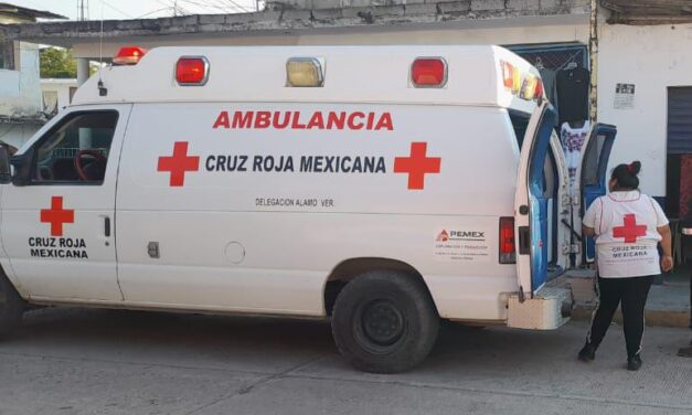 Cruz Roja brinda atención a abuelito que sufrió una caída en Álamo, Veracruz