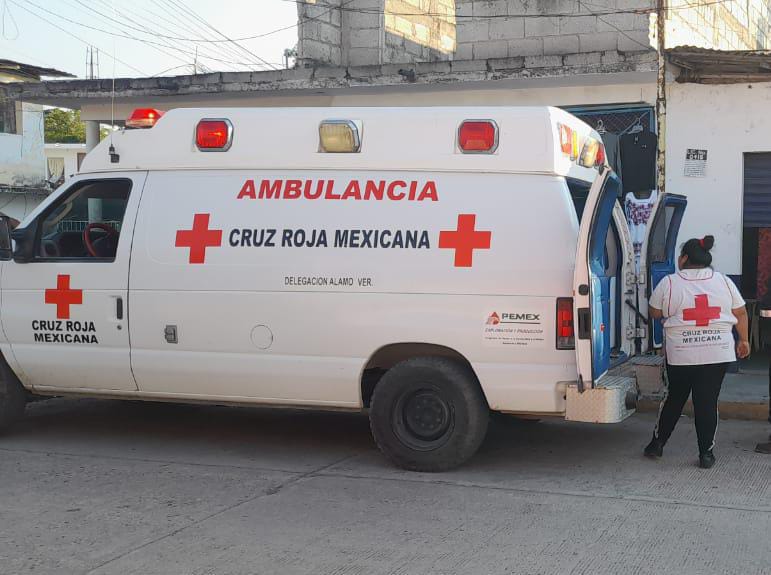 Cruz Roja brinda atención a abuelito que sufrió una caída en Álamo, Veracruz