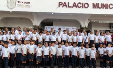 Gobierno de Tuxpan conmemoró en el Lunes Cívico el 202 Aniversario de la Consumación de la Independencia de México