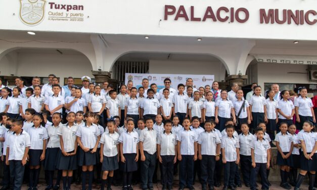 Gobierno de Tuxpan conmemoró en el Lunes Cívico el 202 Aniversario de la Consumación de la Independencia de México