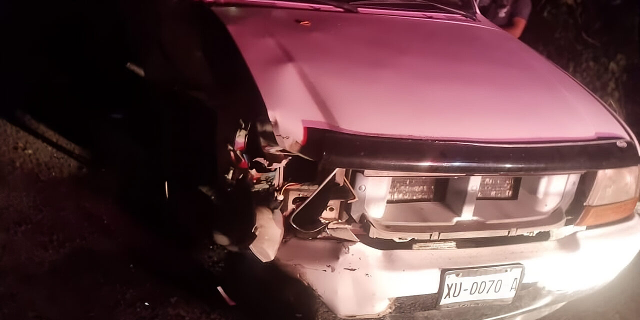 Camioneta invade carril y provoca choque sin lesionados en Álamo, Veracruz